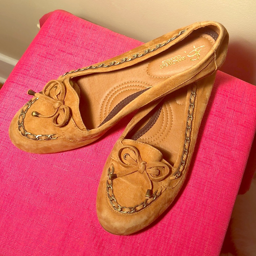 B. Makowsky Classics Tan Suede Loafer Size 8.5